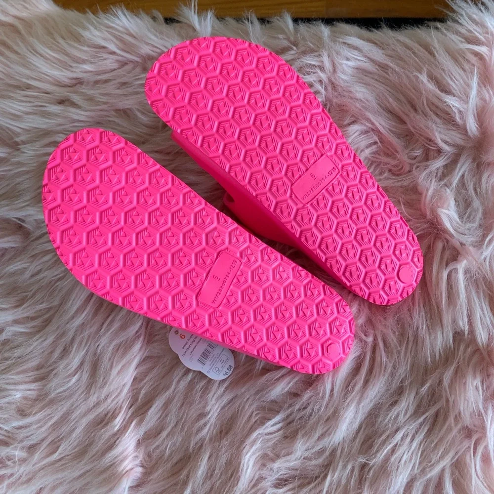 🎉HP🎉 New Size 6 Bright Hot Pink Slide Two Strap Buckle Sandals